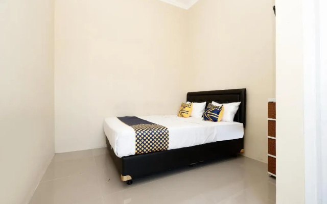SPOT ON 2027 Putri Guest House Syariah