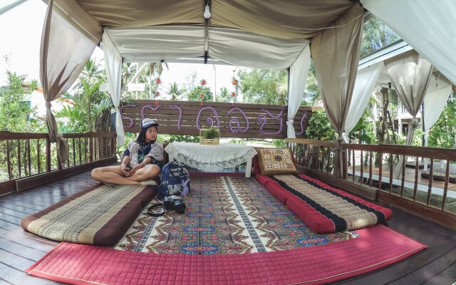 Tharadol Beach Resort