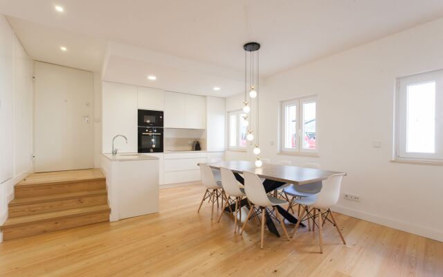 Mouraria Blue Three-Bedroom Apartment w/ Parking - by LU Holidays