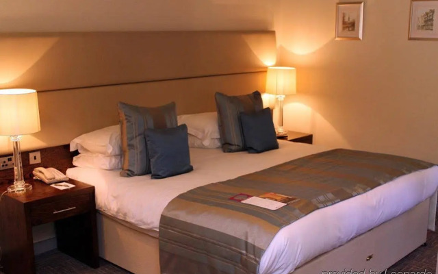 Legacy Rose and Crown Hotel