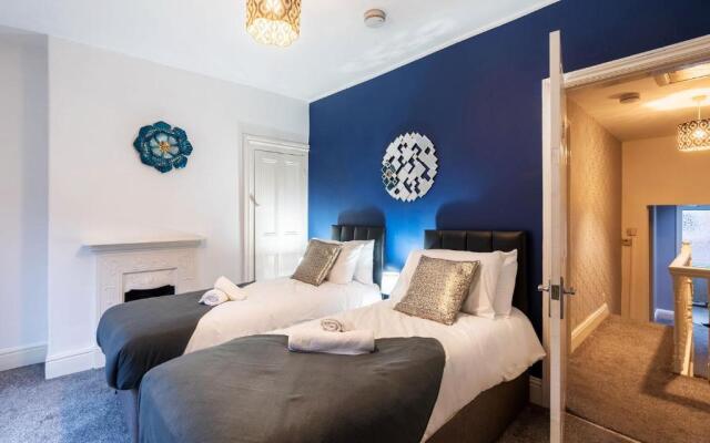 Contractor and Family House & Free Parking & Garden