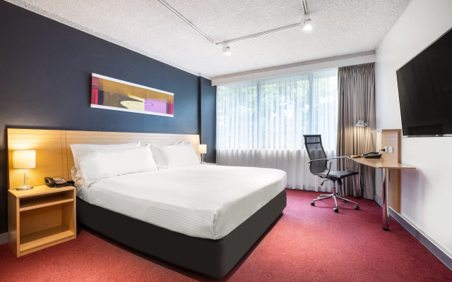 Holiday Inn Melbourne Airport by IHG