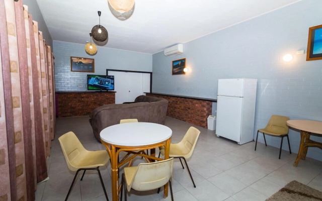 Gladstone Motel