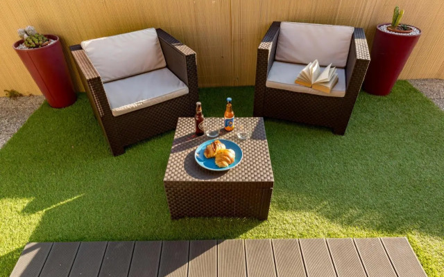 Music Relaxing Apt with bikes, terrace & parking