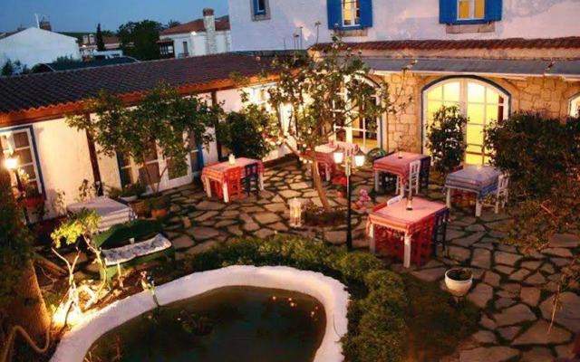 Nish Alacati Hotel