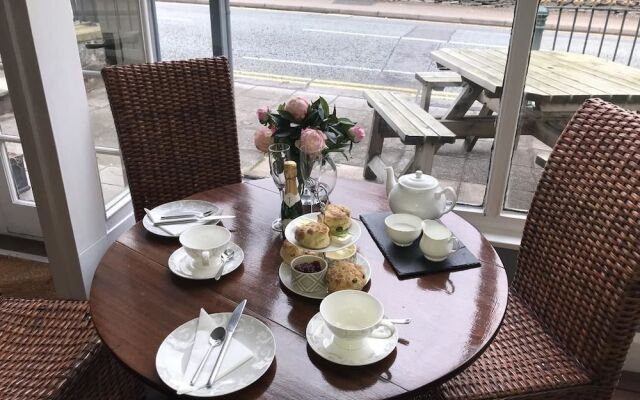 White Lodge Hotel
