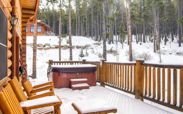 Snowshoe Retreat Boreas Pass by Pinnacle Lodging