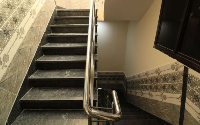 OYO Flagship 29364 Deepak Hotel And Restaurant