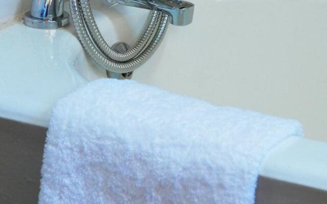 Sneezewood Farm Bed&Breakfast and Self-Catering Cottage