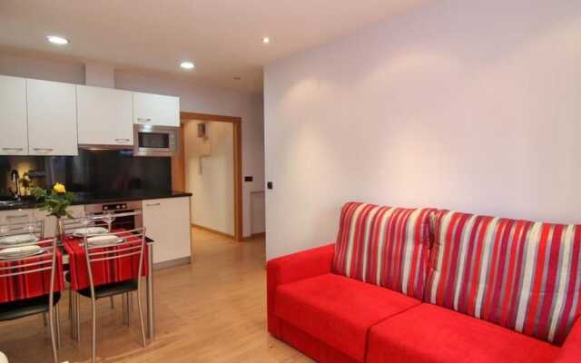 Fira Poble Bohemian 2 Bedroom 3Rd Floor Walk Up Rnu 68364