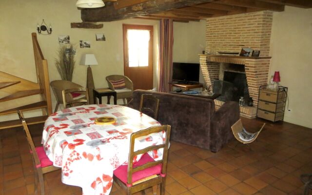 House With 2 Bedrooms in Mardié, With Furnished Garden and Wifi