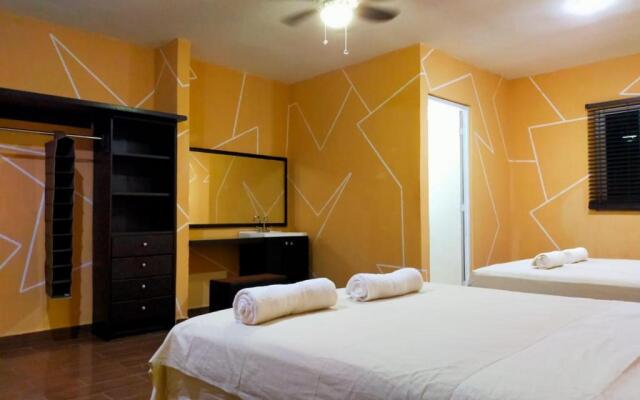 Casa Mexicana Amplia con Seguridad, Alberca y Parking