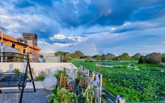 Yishuige Lake View Inn