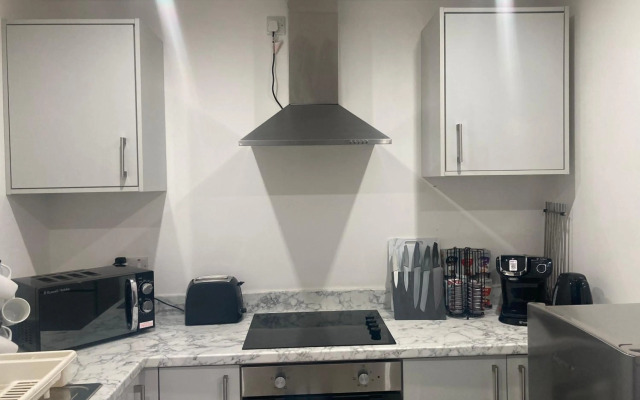 Spacious 2 Bed apartment - Sleeps 6 - Burnham Village