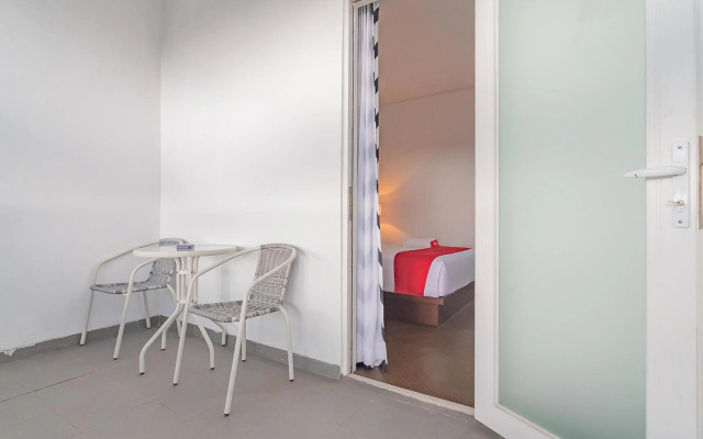 RedDoorz Premium @ Hotel Hebat