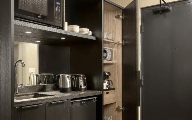 Peaks Hotel and Suites