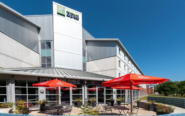Holiday Inn Express Leigh - Sports Village by IHG