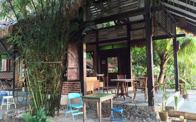Panji Panji Tropical Wooden Home