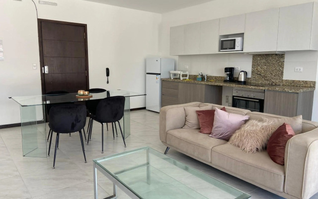 Hermoso departamento con piscina y estacionamiento