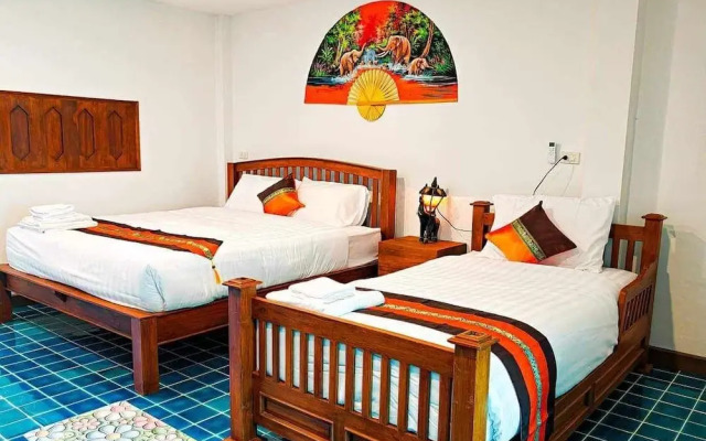 Baan Khlong Mae Kha