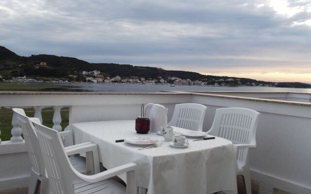 Apartments and Rooms Viskic