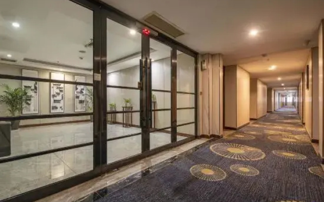 Super 8 Ningbo Beilun Hengshan West Road