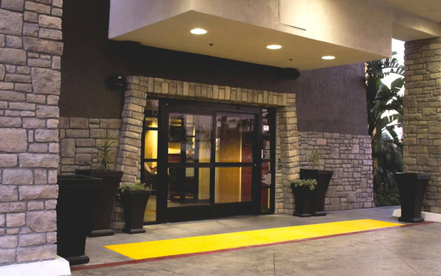 Best Western Plus Arrowhead Hotel