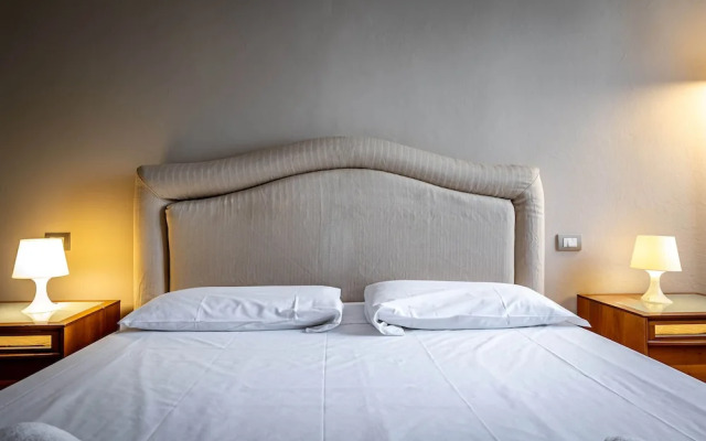 YiD elegant near tramvia