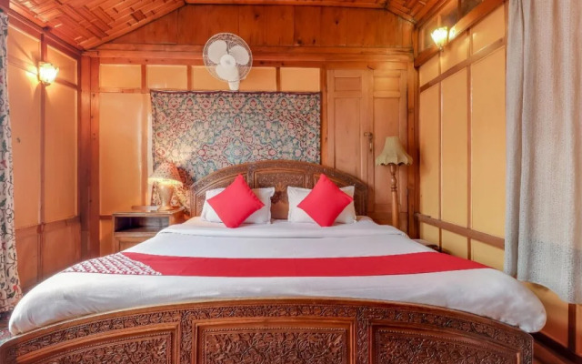 Vaccinated Staff- OYO 24812 Houseboats by Vanda Group