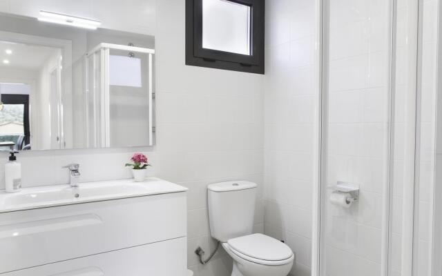 Elia in L'Escala with 3 bedrooms and 2 bathrooms