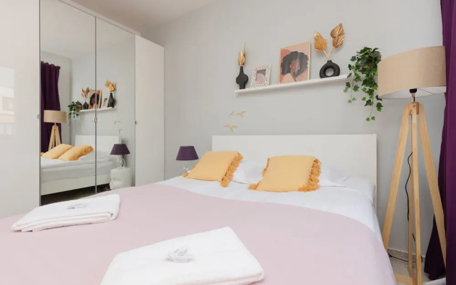 Symboliczna Apartment Warsaw by Renters