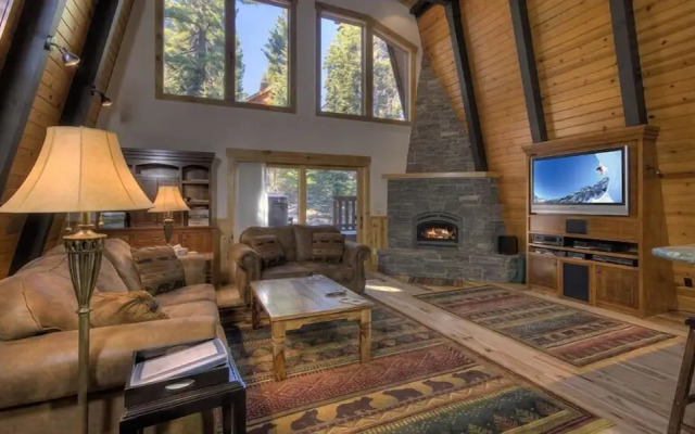 Pezzola Luxury Rental  3 Bedroom Home by RedAwning