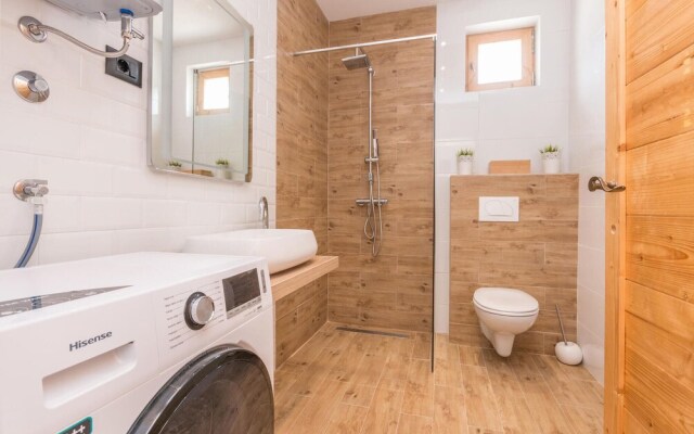 Awesome Home in Lisicic With 3 Bedrooms, Wifi and Sauna