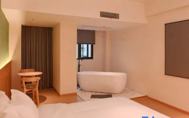 Tonmao Elf Hotel
