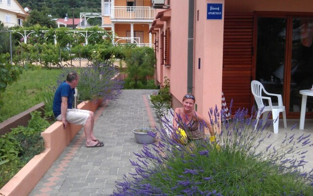 Barbalić Dario Apartment 1 with garden terrace
