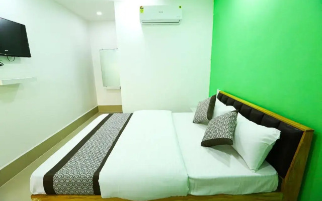 OYO 90380 Hotel Golden City