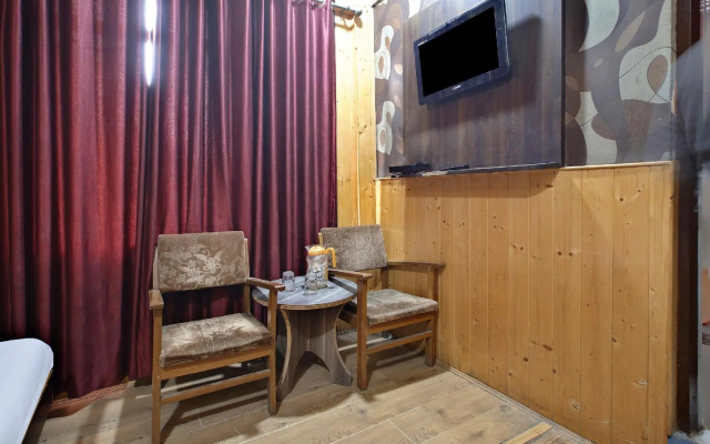 OYO 18872 Hotel Azad