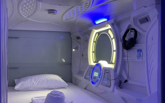Bmax Spacepods