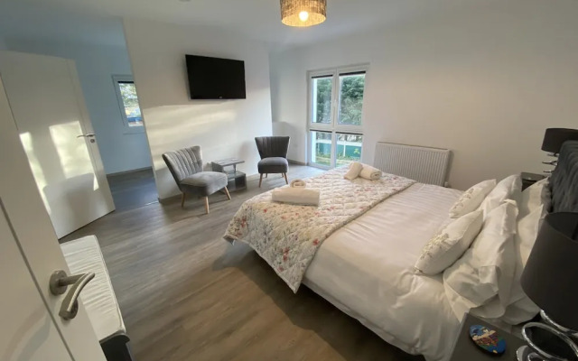 Remarkable 4-bed House in St Minver, Rock