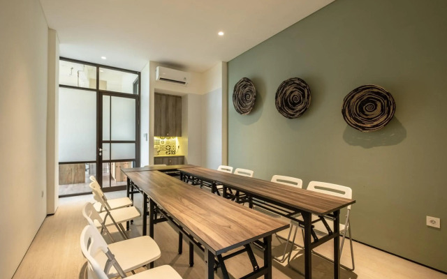 La Boheme Rooms and Coffee