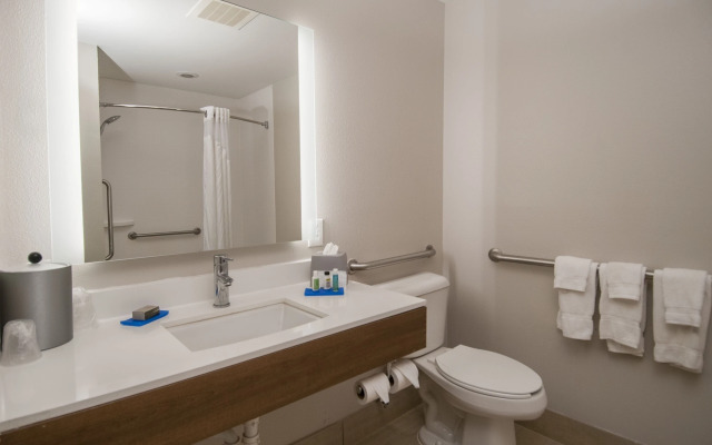 Holiday Inn Express & Suites Ocean Springs by IHG