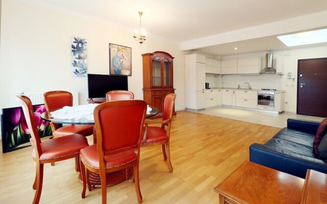 Emerald Apartment