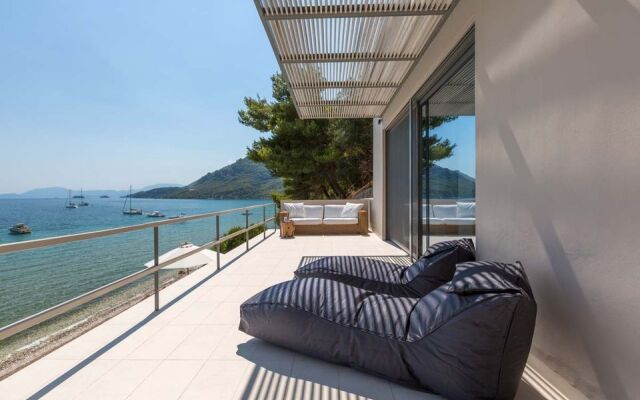 Villa Kastos-Beachfront Villa