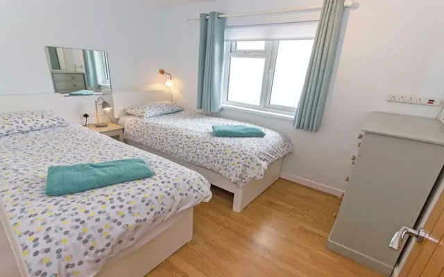 Swallows Croyde 3 Bedrooms, Sleeps 6, Beach Chalet