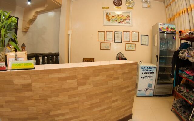 OYO 696 Jurias Garden Hotel