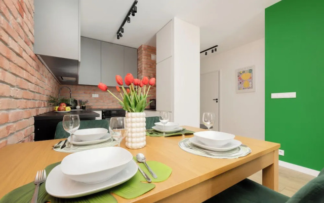 Green Apartment with Parking by Renters