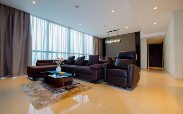 Classy 2BR Casa Domaine Apartment with Maid Room By Travelio