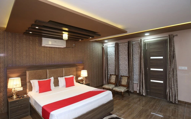 OYO 27743 Hotel Platina