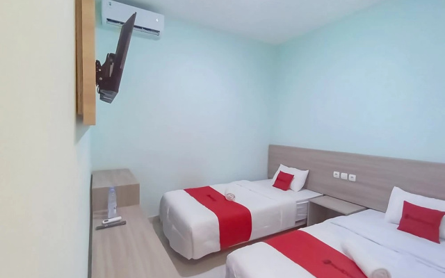 RedDoorz @ Diamond Inn Stasiun Pekalongan – Guest Rooms – Pekalongan