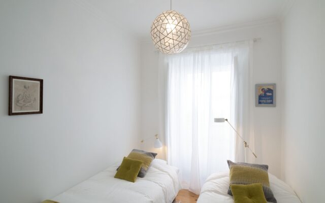 Spacious Bairro Alto Apartment + Courtyard, By TimeCooler